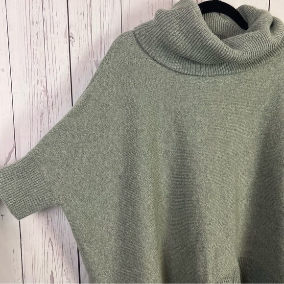 Theory | sage green poncho style sweater | cashmere - Picture 3 of 9